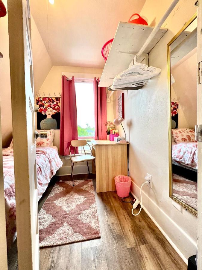 Private Room Tiny With Shared Bathroom Near Seatac Airport And Downtown Seattle Zewnętrze zdjęcie